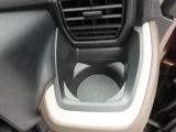 【カップホルダー】エアコン吹き出し口下部に設置されていますので使いやすさバッチリ!運転席から手の届くちょうどの位置です!