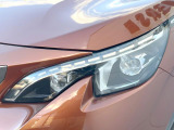●LEDヘッドライト:夜間走行時も良好な視界を確保し安心して運転できる高輝度LEDヘッドライトを装備!点灯速度が早く、消費電力も抑えられています。