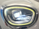 ●LEDヘッドライト:夜間走行時も良好な視界を確保し安心して運転できる高輝度LEDヘッドライトを装備!点灯速度が早く、消費電力も抑えられています。