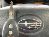 【キーレス】少し離れた場所からでもボタン一つでドアの開錠・施錠ができるのでとっても便利!ドアの鍵穴周りに傷をつけることもありません♪
