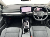 センターに大型ディスプレイを設置した新世代のインストゥルメントパネルは情報量も多く、高い操作性で長距離、長時間の運転によるストレスを軽減します。