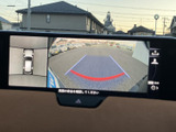 バックモニターで、狭い場所での駐車や後退時も安心。周囲の状況を把握しやすく、安全な運転をサポートします。視認性の高い画面が魅力です。