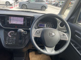 運転席廻りは操作しやすく安心できます