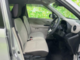 運転席からの視界は良好。シンプルな操作性で、運転に集中できます。小回りが利き、運転しやすい一台です。