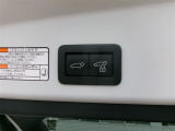 パワーバックドア機能付きです。高さや重さでバックドアの開閉って意外と大変ですが、電動で楽々です!