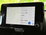 洗練されたデザインのナビゲーションシステム。快適なドライブをサポートするだけでなく、車内空間をスタイリッシュに演出します。各種設定も直感的に操作可能です。