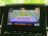狭い場所での駐車も安心。後方の状況をわかりやすく確認でき、安全な運転をサポートします。