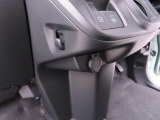 ちょっとした荷物がかけられるフック付き。