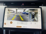 【360&deg;サラウンドカメラ】全周囲のカメラを繋ぎ合わせ上からのアングルを画面上に映し出します。見やすい為バックも安全に運転できます。