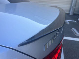 トランクスポイラーをそなえている点もAMGモデルならではです。