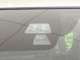 【i-ACTIVESENSE】走行中に前方の車両等を認識し、衝突しそうな時は警報とブレーキで衝突回避と被害軽減をアシスト。より安全にドライブをお楽しみいただけます。
