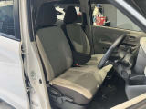 運転席まわりです。運転席からの視界が左右に広く隅々まではっきりと見渡せます!クルマの前端も把握しやすく安心して運転できます!