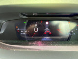 アクティブクルーズコントロールはレーダーが前方車を検知、設定速度より遅い車両が現れても、設定車間距離を保つためにエンブレとシフトダウンによって自動減速、車間距離が開けば、設定速度まで再加速します