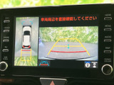 バック時の安全性を高めるバックモニター。狭い場所でもスムーズな駐車をサポートします。ガイドライン表示で、距離感を掴みやすくなっています。