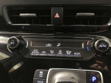 運転席、助手席それぞれで独立して温度設定ができます。冷え性の方が乗っても安心ですね♪