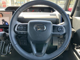 握りやすいステアリングは、運転操作を快適にします。操作性にも優れ、スムーズなドライビングをサポートします。