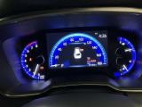 とっても見やすいメーターです。夜間時はラグジュアリーな気分にさせてくれる照明が魅力ですので、夜のドライブも楽しみになりますよ♪