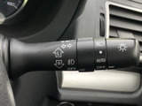 操作しやすい位置にウインカーレバーを配置。スムーズな車線変更をサポートします。
