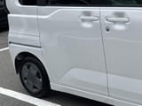 後部座席もゆったりとした空間を確保。長距離移動でも快適に過ごせます。家族や友人と一緒に、楽しい時間を過ごせるでしょう。