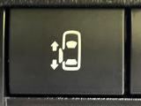 【パワースライドドア】スマートキーや運転席のスイッチでスライドドアの開閉が可能♪電動だから力を入れてドアを開ける必要が無く、小さいお子様でも、重い荷物を持っている時もラクに開け閉めできます♪