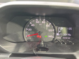 視認性の高いメーター類で、運転に必要な情報をしっかり確認できます。走行距離も一目でわかり、安心してお乗りいただけます。