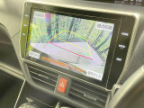 【バックカメラ】駐車時に後方がリアルタイム映像で確認できます。大型商業施設や立体駐車場での駐車時や、夜間のバック時に大活躍!運転スキルに関わらず、今や必須となった装備のひとつです!