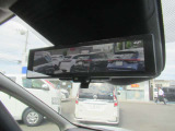 インテリジェントル-ムミラ-付です。切り替えレバーで車両後方の映像をミラーに映し出すので車内の状況や天候に左右されず、とっても見やすいです!
