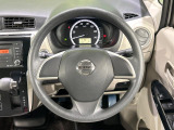 インテリアに合わせたデザインのステアリングは、運転される方のことも考え、運転しやすい形状、大きさです。是非一度、実際に触ってお確かめください。