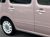 ゆったりとくつろげる後席空間。長距離ドライブでも疲れにくい設計です。同乗者の方も快適に過ごせます。