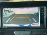 【バックカメラ】駐車時に後方がリアルタイム映像で確認できます。大型商業施設や立体駐車場での駐車時や、夜間のバック時に大活躍!運転スキルに関わらず、今や必須となった装備のひとつです!