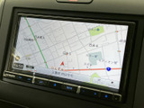 見やすい地図表示で、初めての道でも安心して運転できます。周辺情報も充実しており、目的地までの最適なルートを案内します。