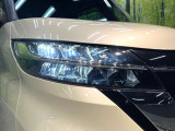 【LEDヘッドライト】悪天候や夜間走行時も良好な視界を確保し安心して運転できる高輝度LEDヘッドライトを装備!点灯速度が早く、消費電力も抑えられています。
