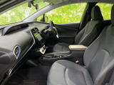 運転に集中できる、機能的な空間。直感的な操作性で、スムーズなドライビングを実現します。快適なドライブをサポートする装備も充実しています。