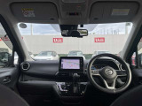 視界広々で運転しやすいインパネ
