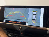 【パノラミックビューモニター】専用のカメラにより、上から見下ろしたような視点で360度クルマの周囲を確認することができます☆死角部分も確認しやすく、狭い場所での切り返しや駐車もスムーズに行えます。