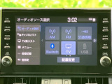 お気に入りの音楽をクリアな音質で楽しめます。ドライブ中のエンターテイメントを充実させて、快適な空間を演出します。