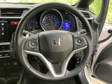 握りやすいステアリングで、正確な操作をサポート。運転の楽しさをさらに高めてくれます。