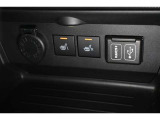 アクセサリーDC12Vソケット装備!寒い日も快適♪シートヒーター装備!HDMI入力端子ソケット装備!USB端子ソケット装備!