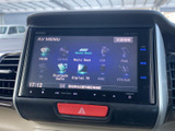 お出かけ先を検索して、スムーズな道案内を実現。詳細な地図情報で、初めての場所でも安心して運転できますね。