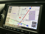 鮮明な地図表示で、スムーズなナビゲーションを実現。渋滞情報もリアルタイムで確認でき、最適なルートを提案してくれます。道に迷う心配はありません。