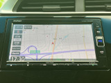 見やすい地図表示で、スムーズなナビゲーションを実現します。道に迷う心配なく、目的地まで安心して移動できます。快適なドライブをサポートします。