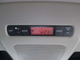 リヤ側にもオートエアコンを装備しております。車内の温度調整をより行い易くなっております。