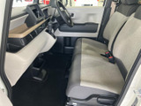 運転しやすいシンプルな操作性。ドライバーに寄り添う空間設計で、安全運転をサポートします。快適な運転体験を。