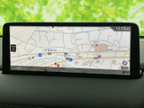 見やすい地図表示で、目的地まで迷わずに行けます。リアルタイム交通情報も確認でき、スムーズなルート選択に役立ちます。
