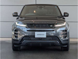 RANGE ROVERの特徴的なクラムシェルボンネットは1枚のアルミニウムで成形したクラムシェルボンネットはより滑らかに。気品に満ちた印象的な. スタイルを生み出しています