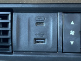USB機器などの外部機器の接続が可能です。