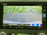 後方確認をサポートするモニターで、安全な駐車を支援します。ガイドライン表示で、狭い場所でも安心して駐車できます。視認性も良好。
