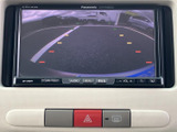 後方確認モニターを搭載し、駐車時の安全性を高めます。狭い場所でも安心して車庫入れができます。