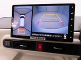 後退時に車両の後ろ側をモニター画面に表示します。車庫入れなどでバックする際に後方確認ができて便利です。車庫入れが苦手な人もこれで安心。