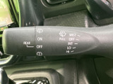 雨天時でもクリアな視界を確保。操作も簡単で、運転に集中できます。様々な設定で、状況に応じた拭き取りが可能です。